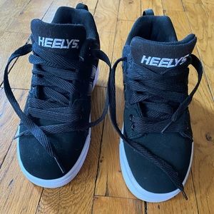 Youth Boys Heely’s Youth size 3